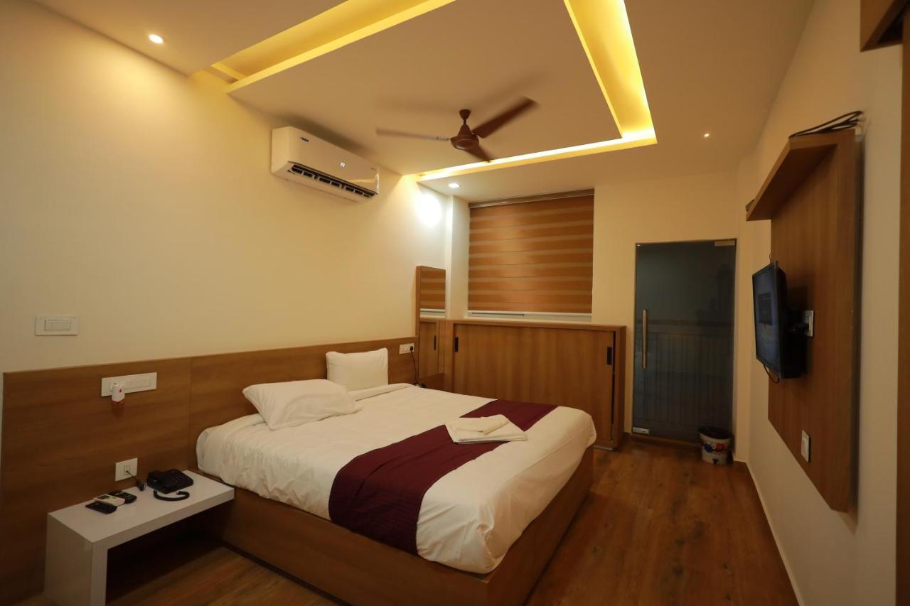 Hydepark Regency Hotel Palakkad Luaran gambar