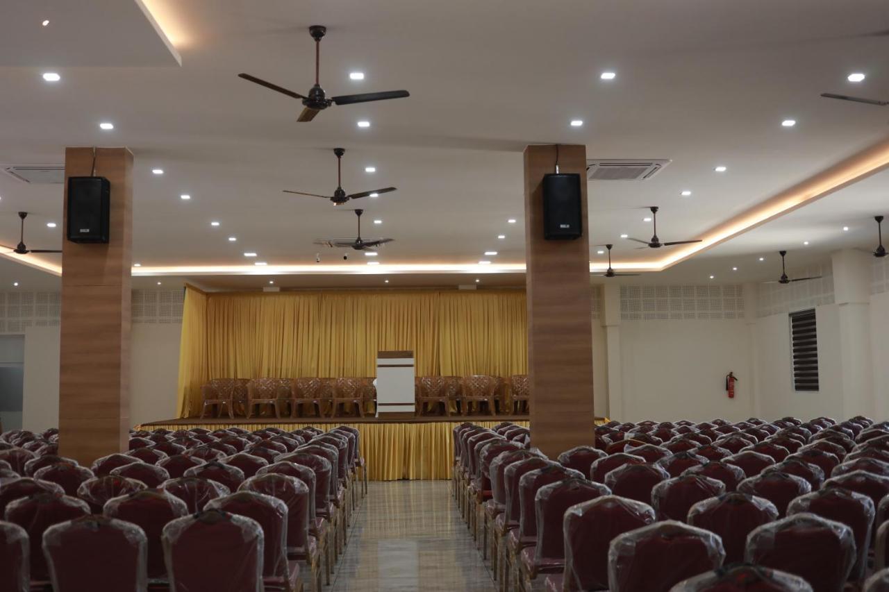 Hydepark Regency Hotel Palakkad Luaran gambar
